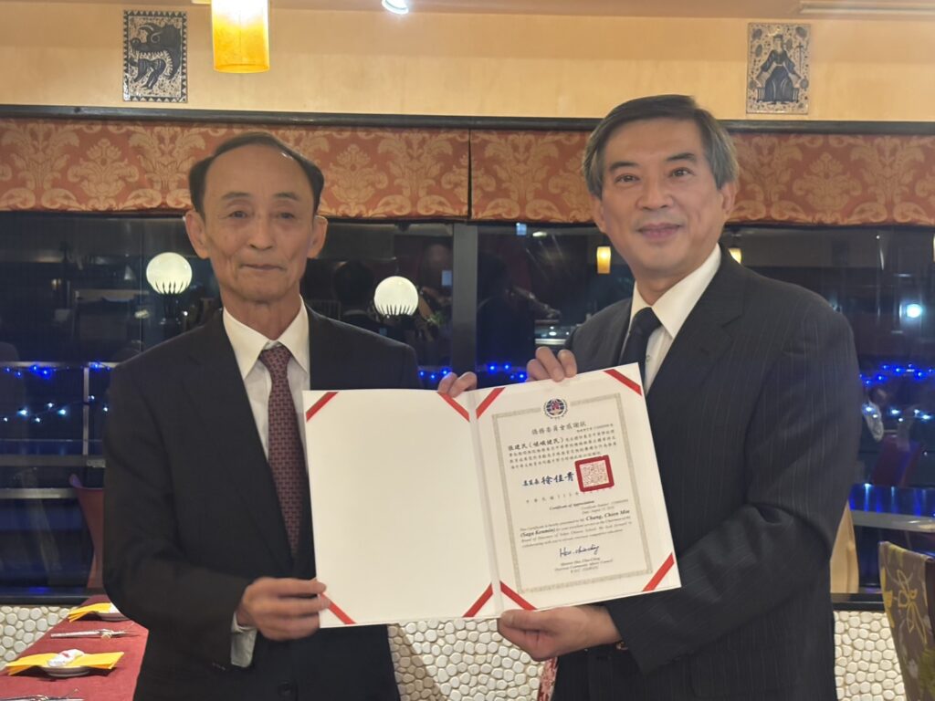 左:前理事長張建民