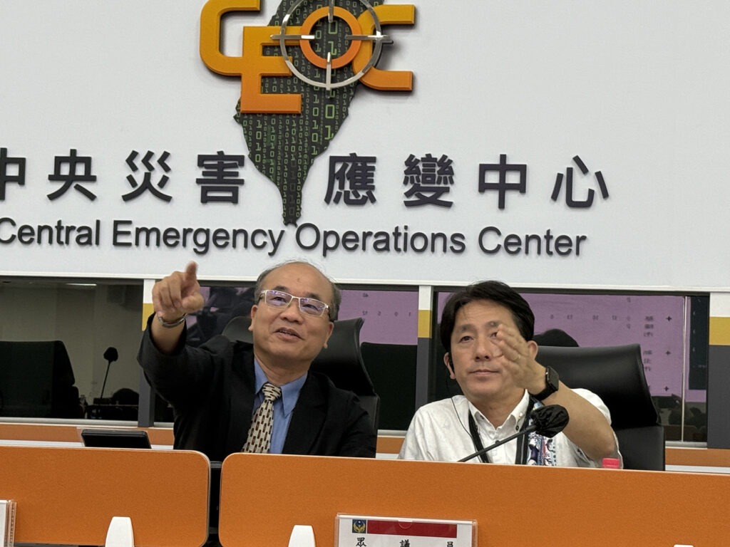 左:内政部消防署 馮俊益副署長 右:石川昭政衆議院議員