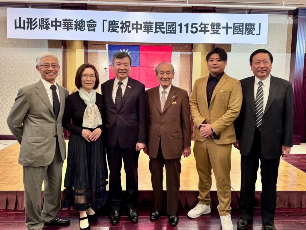 右3為山形Panasonic公司會長清野伸昭