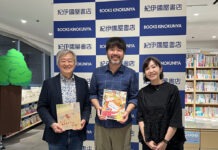 臺灣繪本跨海傳遞環境關懷 劉旭恭東京開講分享創作巧思 臺灣繪本作家劉旭恭(中)、日本知名繪本評論家、作家松本猛(左)及譯者中村加代子(右)於會後合影。(台灣文化中心提供)